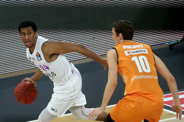 用和足球界 用和足球界