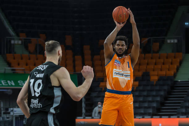 走路依然很 走路依然很